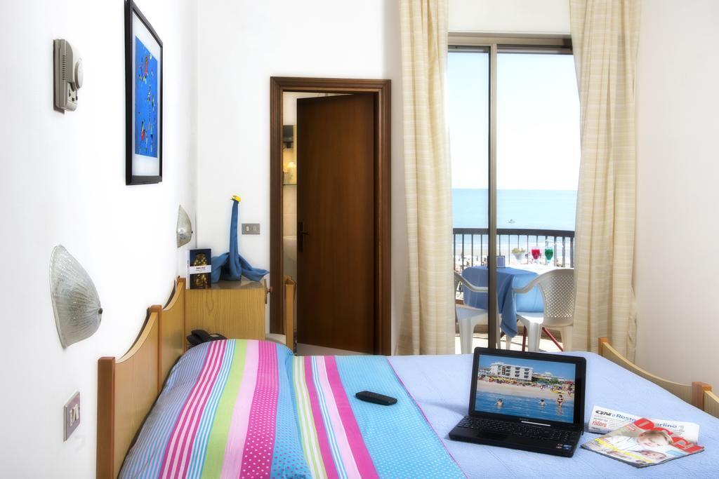 Hotel Usa リミニ 部屋 写真